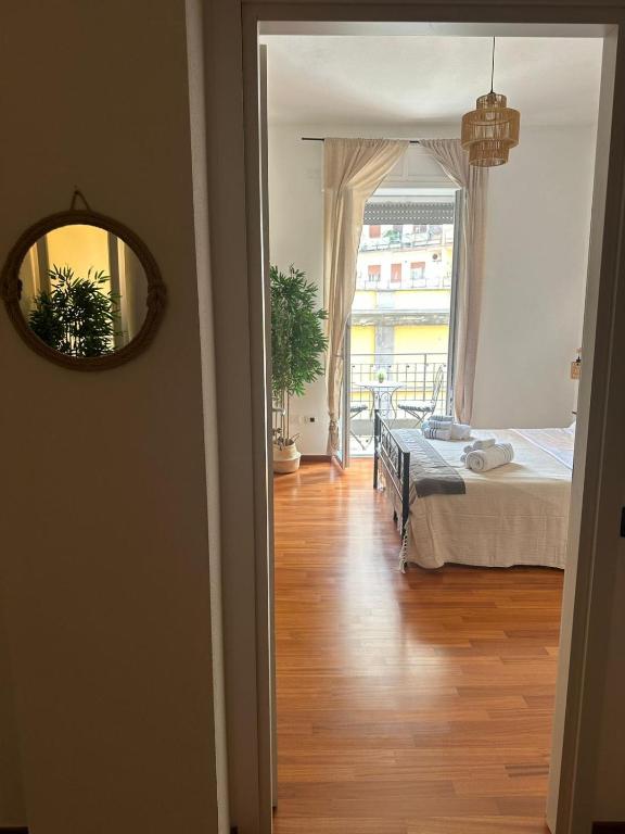 Dalla porta della camera verso il balcone